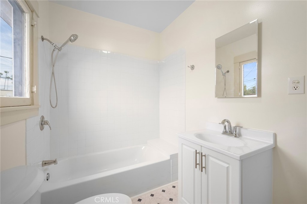 415 Riverdale DriveGlendale img 32