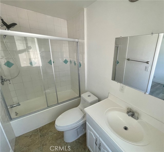 Detail Gallery Image 12 of 22 For 2104 Elizondo Ave, Simi Valley,  CA 93065 - 5 Beds | 2/1 Baths