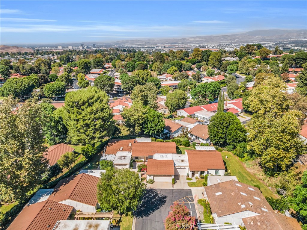 https://media.crmls.org/medias/f83862e4-fe74-468e-a163-460563a859da.jpg?preset=X-Large