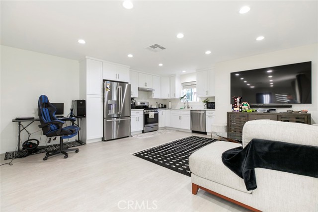 6638 Lindley Avenue, Reseda CA: https://media.crmls.org/medias/f839306f-892e-45b2-8b10-f5bd185d8b78.jpg