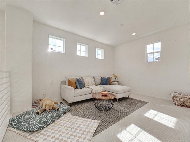 8574 Exposition Street, Chino CA: https://media.crmls.org/medias/f839e67f-91f8-43f0-bbb2-6329afc12cbe.jpg