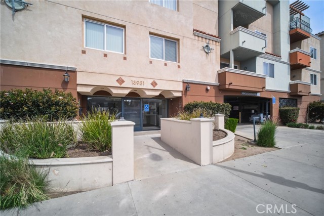 Detail Gallery Image 26 of 30 For 13951 Sherman Way #204,  Van Nuys,  CA 91405 - 2 Beds | 2 Baths
