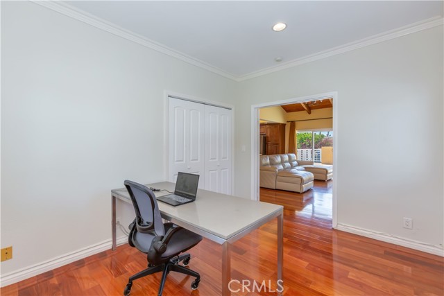 Upstairs 4th bedroom to Family Room