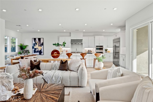 Detail Gallery Image 6 of 40 For 209 Junco, Irvine,  CA 92618 - 5 Beds | 4/1 Baths