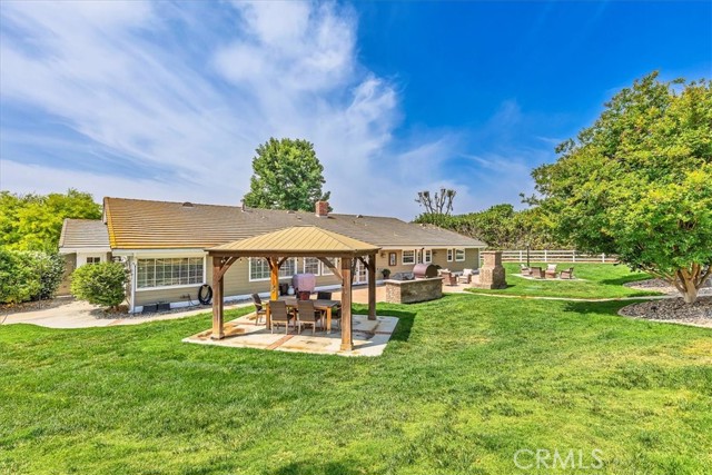 30026 Santiago Road, Temecula CA: https://media.crmls.org/medias/f83bfd64-77aa-40bb-9009-c8776bb9a7c9.jpg