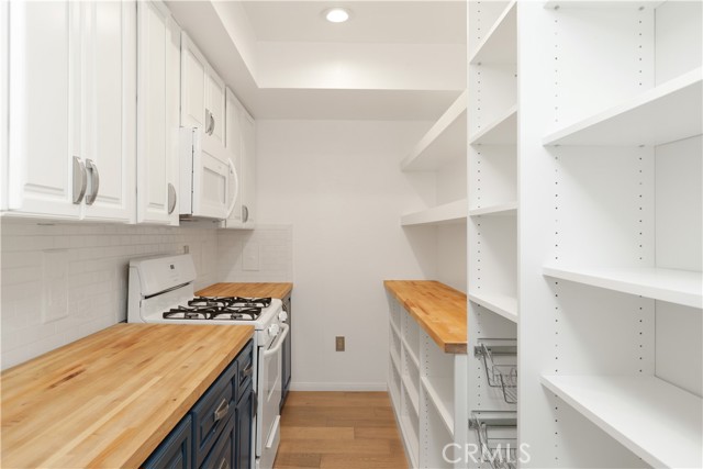 Detail Gallery Image 5 of 40 For 18826 Winnwood, Santa Ana,  CA 92705 - 3 Beds | 2 Baths