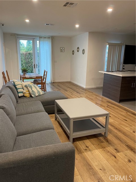6529 Aura Avenue, Reseda CA: https://media.crmls.org/medias/f83cf8b5-5f3c-43bc-9dc2-d54e55913e13.jpg