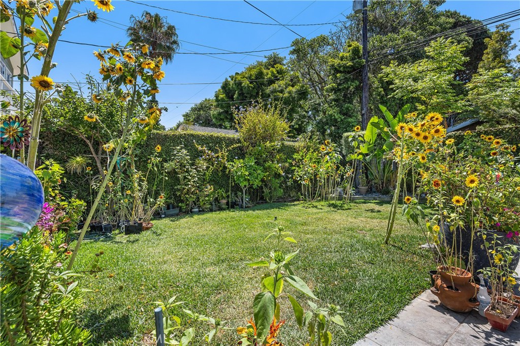 https://media.crmls.org/medias/f83cfcb9-0b6d-4b07-bbbf-26a62764db00.jpg?preset=X-Large
