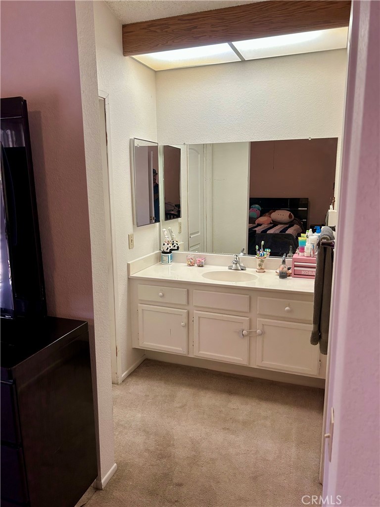 https://media.crmls.org/medias/f83d140e-c729-4aff-bdcf-573644d84dae.jpg?preset=X-Large