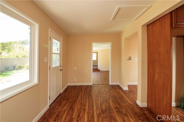 6911 Enfield Avenue, Reseda CA: https://media.crmls.org/medias/f83d8e39-7980-4145-8fce-492679896fc8.jpg