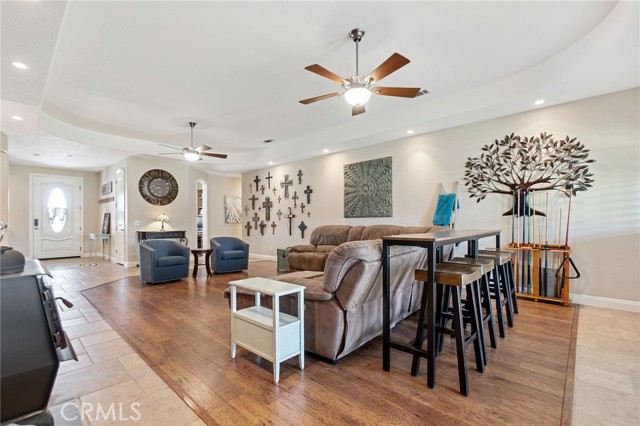 Detail Gallery Image 12 of 73 For 14260 Chinook Rd, Apple Valley,  CA 92307 - 5 Beds | 5/3 Baths