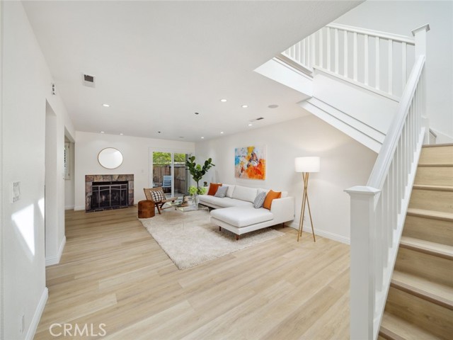 Detail Gallery Image 3 of 27 For 1341 Alma St, Palo Alto,  CA 94301 - 2 Beds | 2/1 Baths