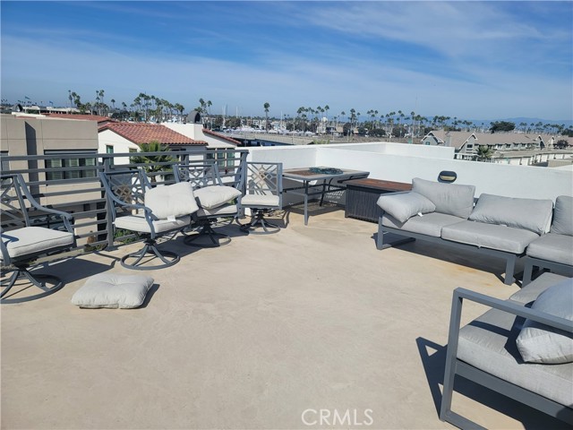 Detail Gallery Image 15 of 25 For 208 Ocean Pl, Seal Beach,  CA 90740 - 4 Beds | 4/2 Baths