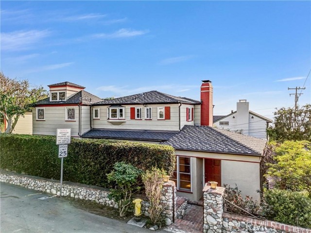 Detail Gallery Image 3 of 24 For 2007 Glenneyre St, Laguna Beach,  CA 92651 - 2 Beds | 2 Baths