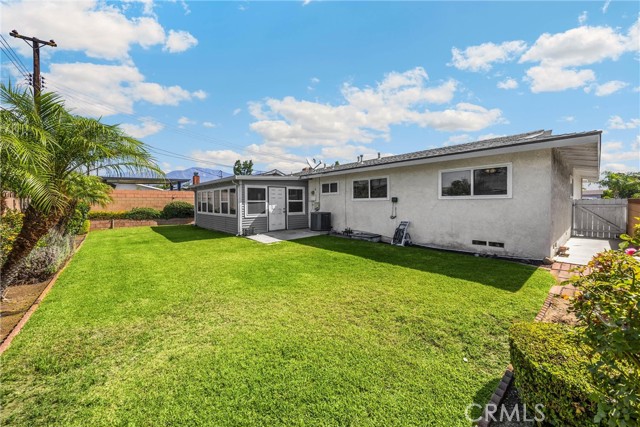 917 N Fuchsia Avenue, Ontario CA: https://media.crmls.org/medias/f840287f-9432-44da-aec5-5e708cc6fa8d.jpg