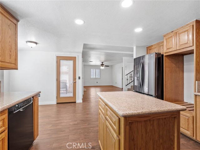 12596 Whispering Springs Road, Victorville CA: https://media.crmls.org/medias/f840b777-6a49-4595-b706-ba323937420c.jpg