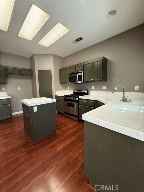 13590 Fox Point Road, Victorville CA: https://media.crmls.org/medias/f8411418-0cd0-42e1-8e92-fcbb6a6b15c5.jpg