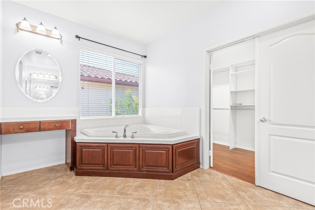 8180 E Brookdale Lane, Anaheim Hills CA: https://media.crmls.org/medias/f8413204-be78-45ec-914e-b9d91d4add81.jpg