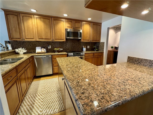 9103 Marina Pacifica N Drive, Long Beach CA: https://media.crmls.org/medias/f841cb35-58ea-43d6-8746-9c657767fd7c.jpg