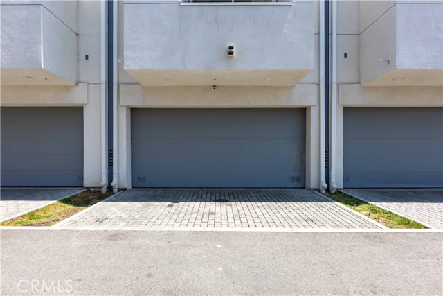 4831 Craner Avenue, North Hollywood CA: https://media.crmls.org/medias/f842de42-2276-4beb-9987-c9977177ef50.jpg
