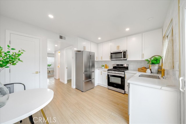 Detail Gallery Image 11 of 25 For 2525 Jefferson St #B,  Carlsbad,  CA 92008 - 2 Beds | 1/1 Baths