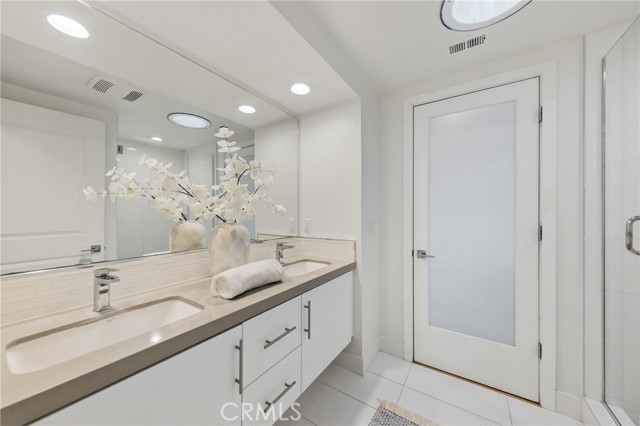 Detail Gallery Image 18 of 34 For 3306 Aria Ln, Los Angeles,  CA 90034 - 3 Beds | 3/1 Baths