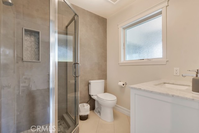 Image 42 of 69 For 15460 La Maida Street