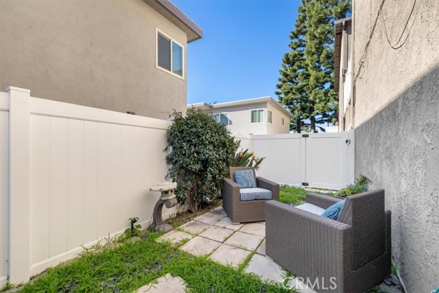 1140 Manhattan Beach Boulevard, Manhattan Beach, California 90266, 2 Bedrooms Bedrooms, ,2 BathroomsBathrooms,Residential,Sold,Manhattan Beach,SB23024904