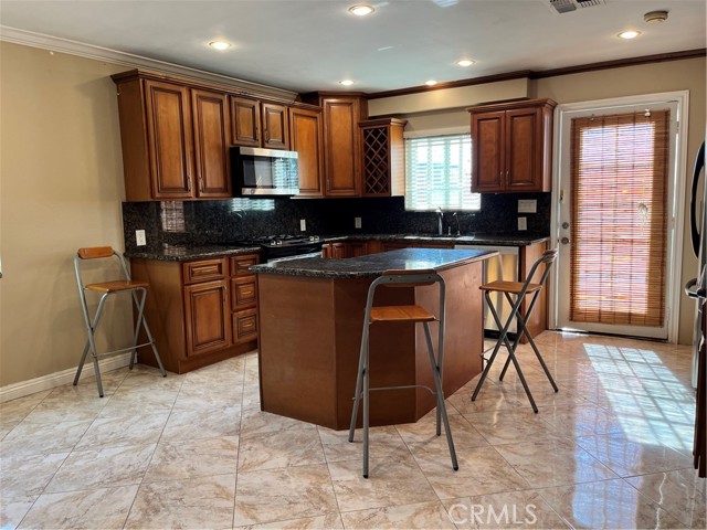 Detail Gallery Image 12 of 25 For 135 Flower #B,  Costa Mesa,  CA 92627 - 2 Beds | 2 Baths