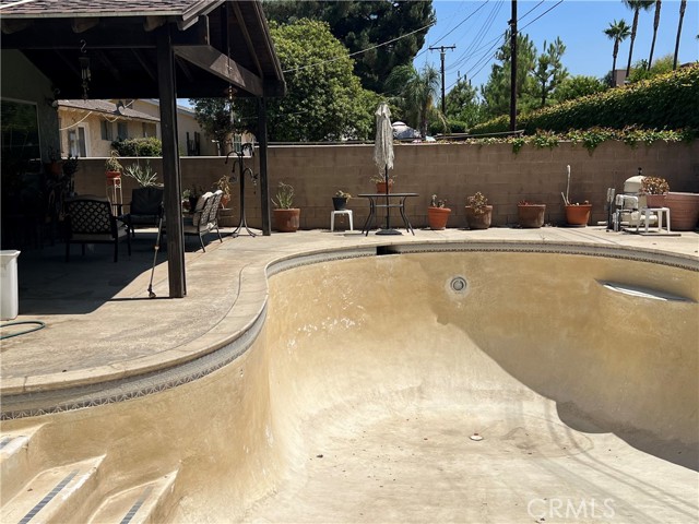 9810 Sharon Avenue, Riverside CA: https://media.crmls.org/medias/f8450441-8322-4386-bd06-ae7fab315c3b.jpg