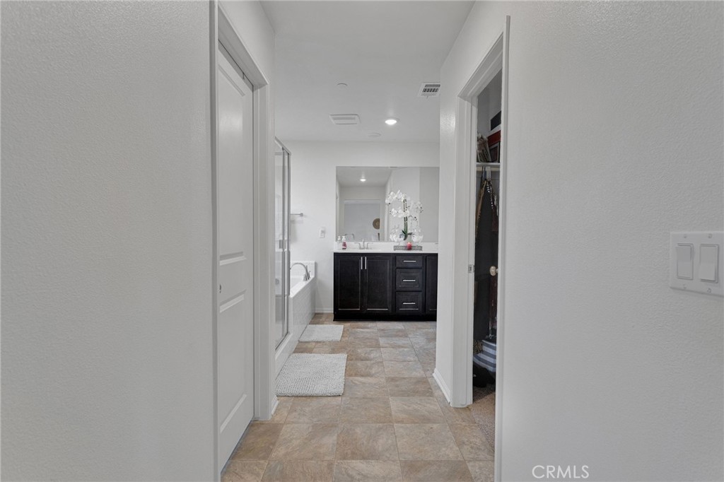 MLS #DW25261421 image #32