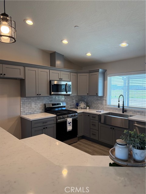 Detail Gallery Image 3 of 51 For 20997 Valencia St, Apple Valley,  CA 92308 - 3 Beds | 2 Baths