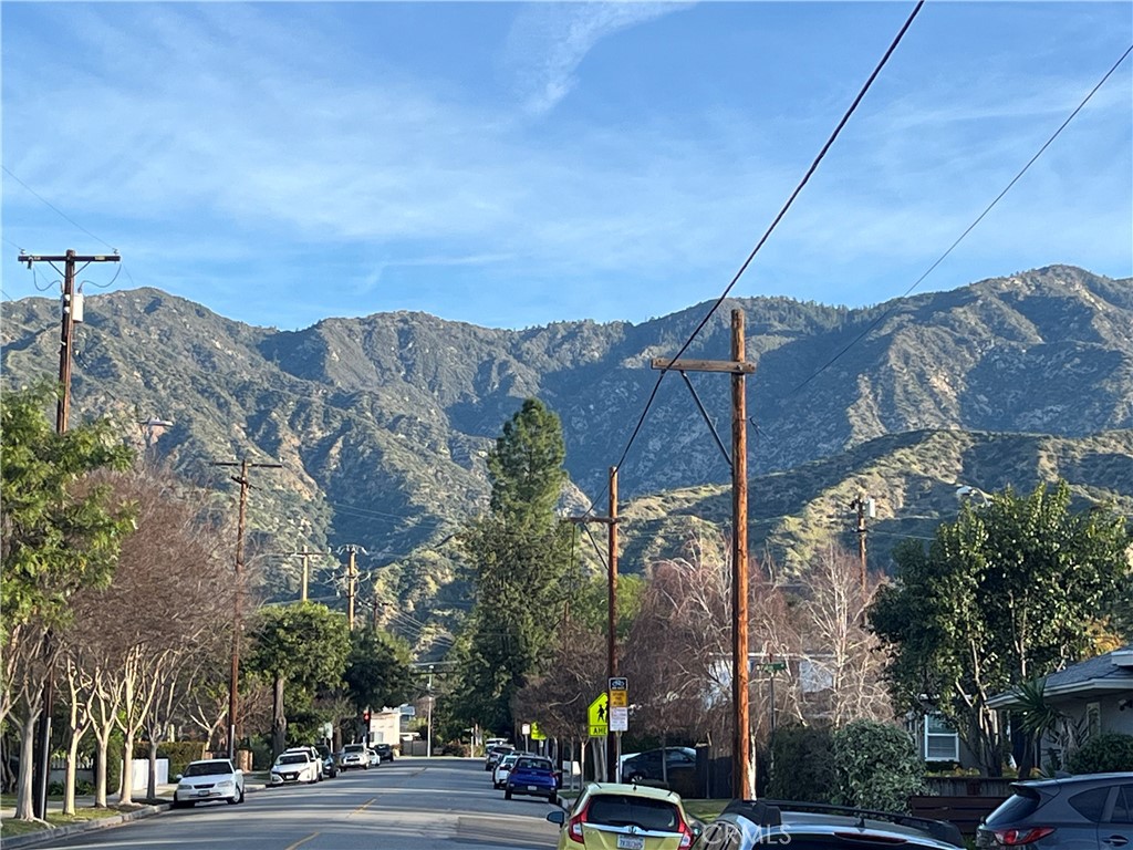 https://media.crmls.org/medias/f846b5b4-1e90-4dce-8cbd-1a8ffb5a49aa.jpg?preset=X-Large