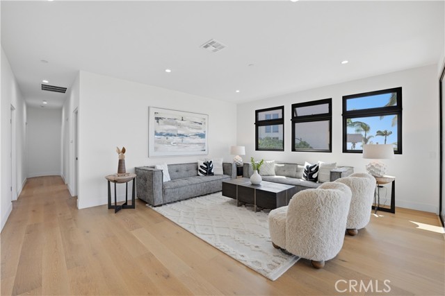 Detail Gallery Image 21 of 72 For 5108 Gordon Ln, San Diego,  CA 92109 - 4 Beds | 5/1 Baths