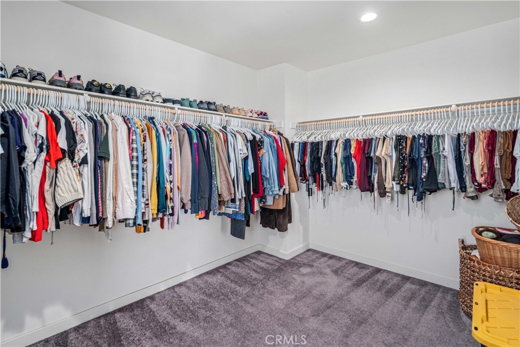 https://media.crmls.org/medias/f8476c23-ac2c-459e-af3b-b79030d75492.jpg?preset=X-Large
