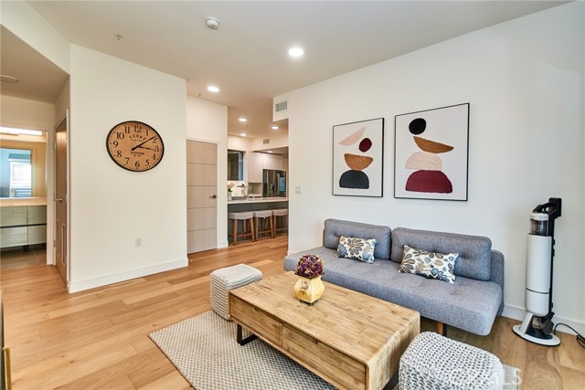 820 S Wilton Place, Los Angeles CA: https://media.crmls.org/medias/f8480438-2305-417a-95c5-71c290d21d30.jpg