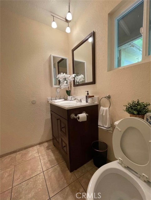 Detail Gallery Image 3 of 10 For 53920 Eisenhower Dr, La Quinta,  CA 92253 - 3 Beds | 2 Baths