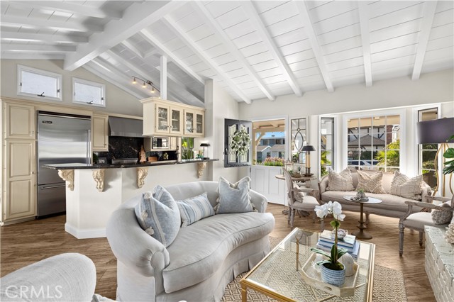 708 Orchid Avenue, Corona del Mar CA: https://media.crmls.org/medias/f8488944-a41b-4912-bcd7-83aa0b7b287c.jpg