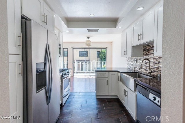 Detail Gallery Image 7 of 42 For 18452 Lemarsh St #48,  Northridge,  CA 91325 - 2 Beds | 3 Baths