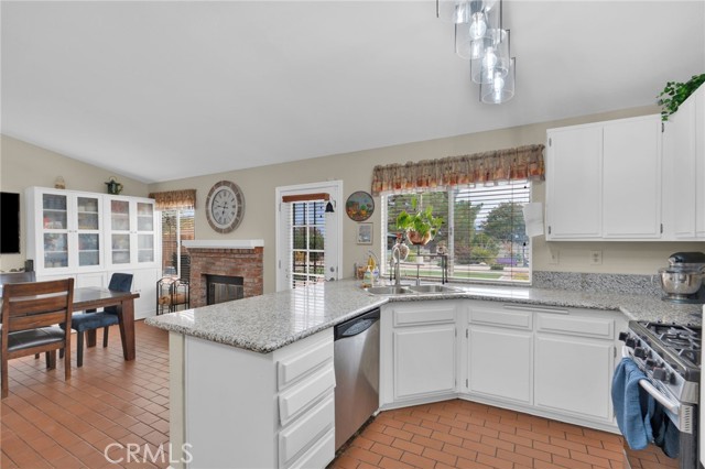 11359 Courtside, Victorville CA: https://media.crmls.org/medias/f8497690-4843-4de3-8895-978bb6a55c5e.jpg