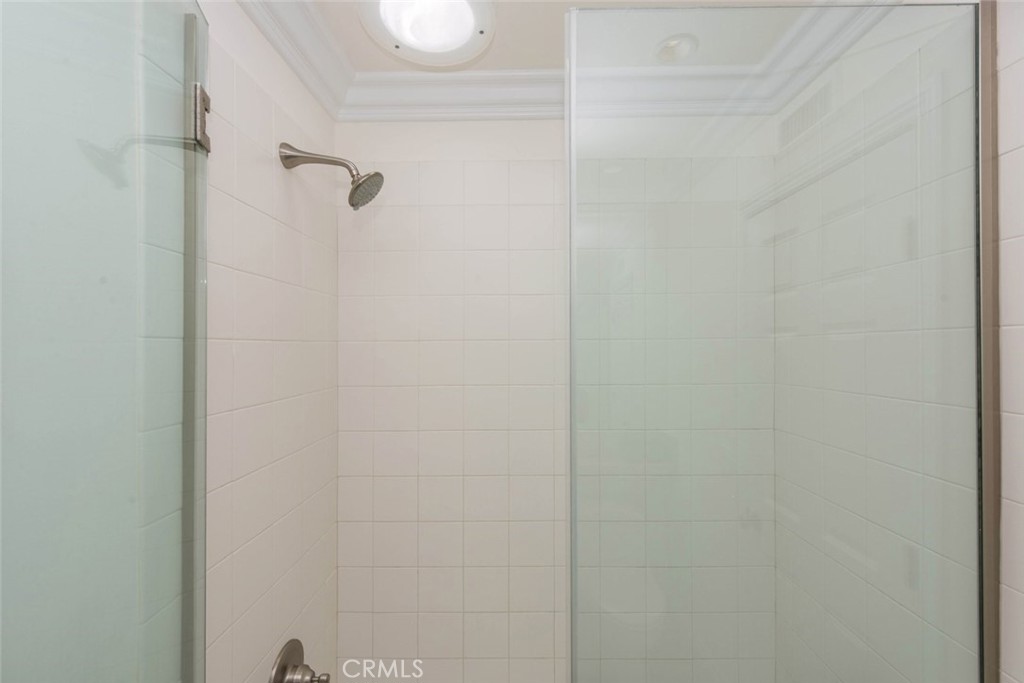 https://media.crmls.org/medias/f84a1d63-14c9-4333-9a04-a6e06ab8d48a.jpg?preset=X-Large