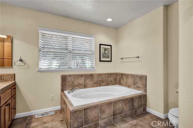 Detail Gallery Image 18 of 31 For 17120 Knollview Dr, Hidden Valley Lake,  CA 95467 - 3 Beds | 2 Baths