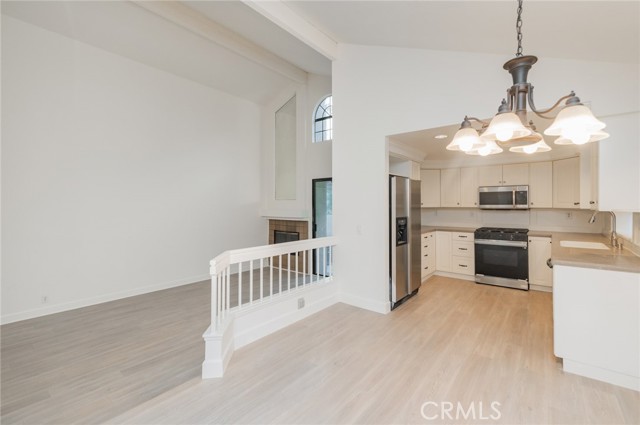 Detail Gallery Image 4 of 17 For 20 Rock Cliff, Pomona,  CA 91766 - 2 Beds | 2 Baths