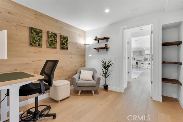 23241 Aetna Street, Woodland Hills CA: https://media.crmls.org/medias/f84cf651-016a-4554-abda-fa0dce59e681.jpg