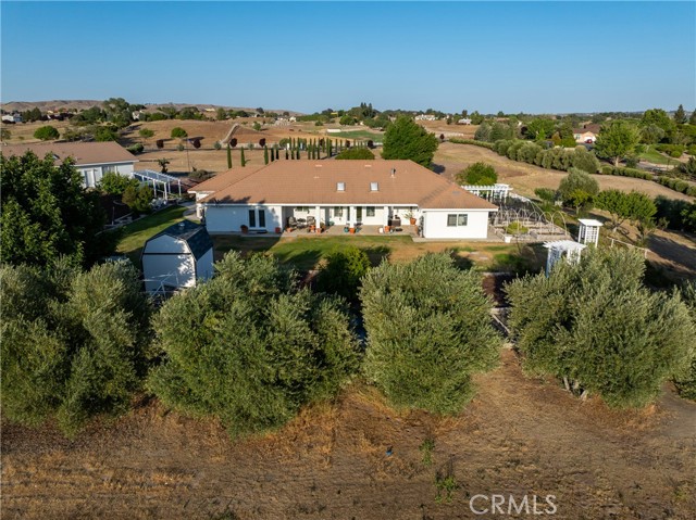 5570 Rancho La Loma Linda Drive, Paso Robles CA: https://media.crmls.org/medias/f84e3bd2-4de9-4a4a-b51d-4c6d3cf39c15.jpg