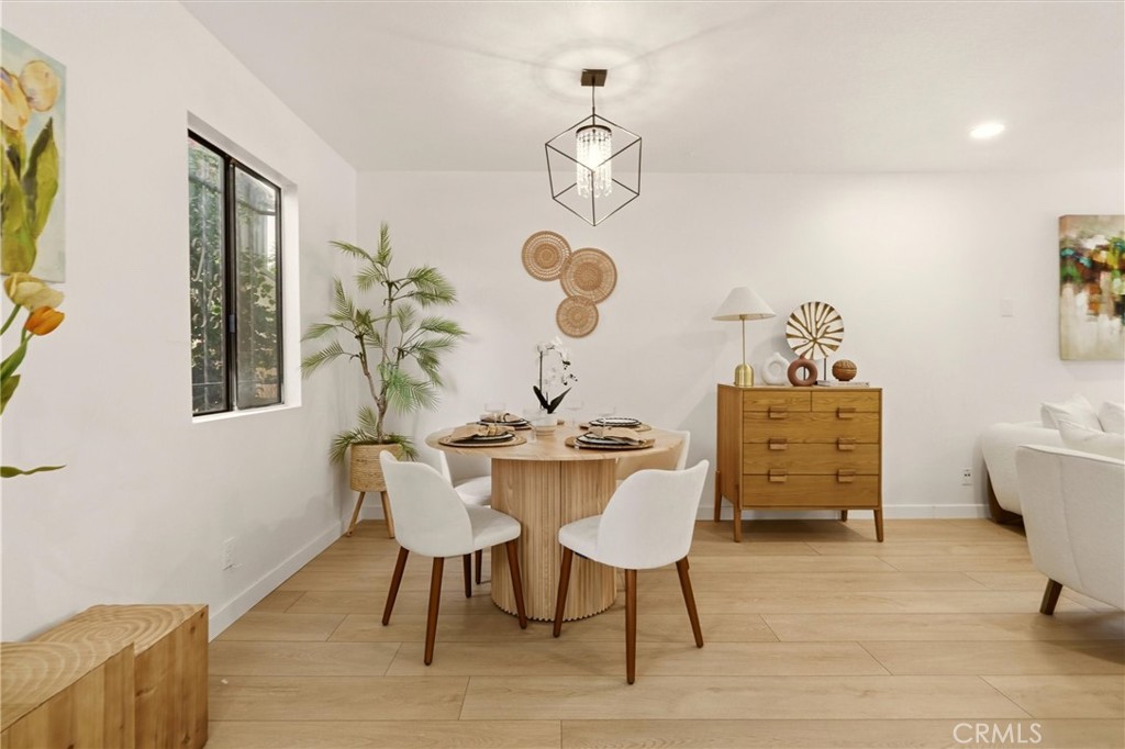 https://media.crmls.org/medias/f84e6dd9-14f7-410f-b999-368f3be8aca7.jpg?preset=X-Large