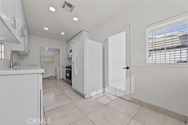 Detail Gallery Image 10 of 26 For 6938 Aura Ave, Reseda,  CA 91335 - 3 Beds | 2 Baths