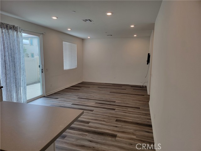 Detail Gallery Image 18 of 22 For 1940 N Bloom Dr, Compton,  CA 90222 - 3 Beds | 2/1 Baths