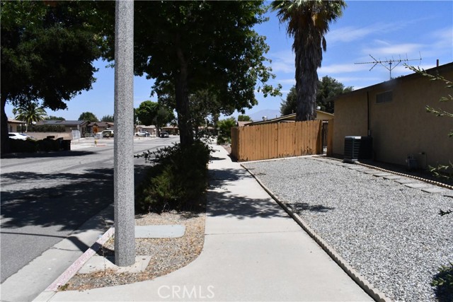 1956 Calle Arboleda, Hemet CA: https://media.crmls.org/medias/f8502681-e2f1-4149-886f-db56b06fc679.jpg