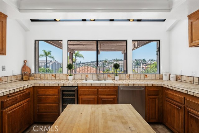 22571 Labrusca, Mission Viejo CA: https://media.crmls.org/medias/f85106eb-a4c1-4c0c-b832-acf1dda8fba4.jpg